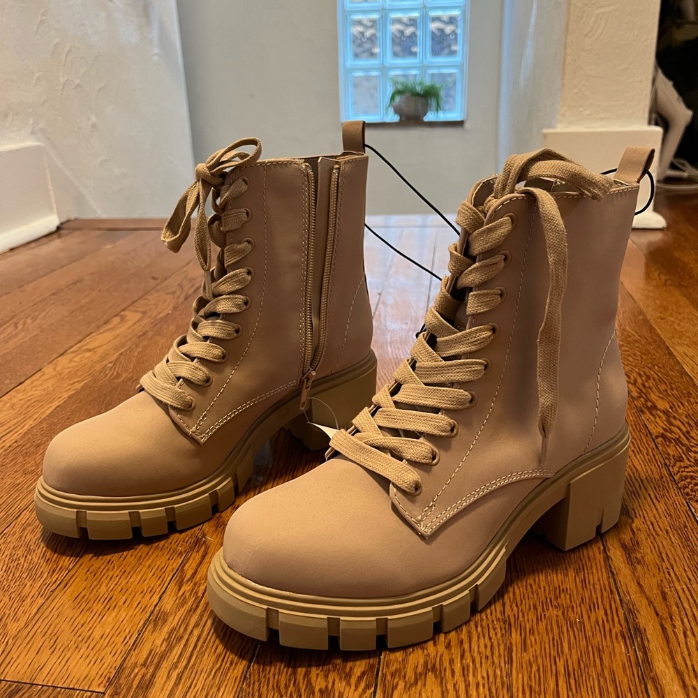 Chunky tan combat boot